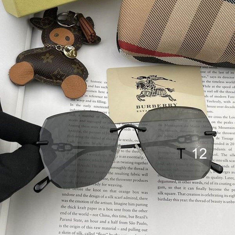 Burberry Sunglasses 384